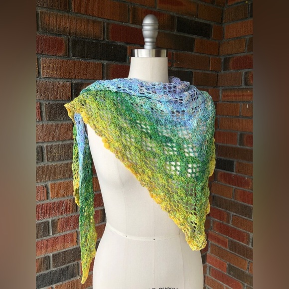 🌈Knitted Shawl beautiful Crochet Pastel rainbow gradient Ombre pretty scarf - Picture 5 of 9
